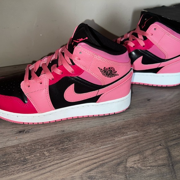 Nike Jordans - Picture 4 of 4